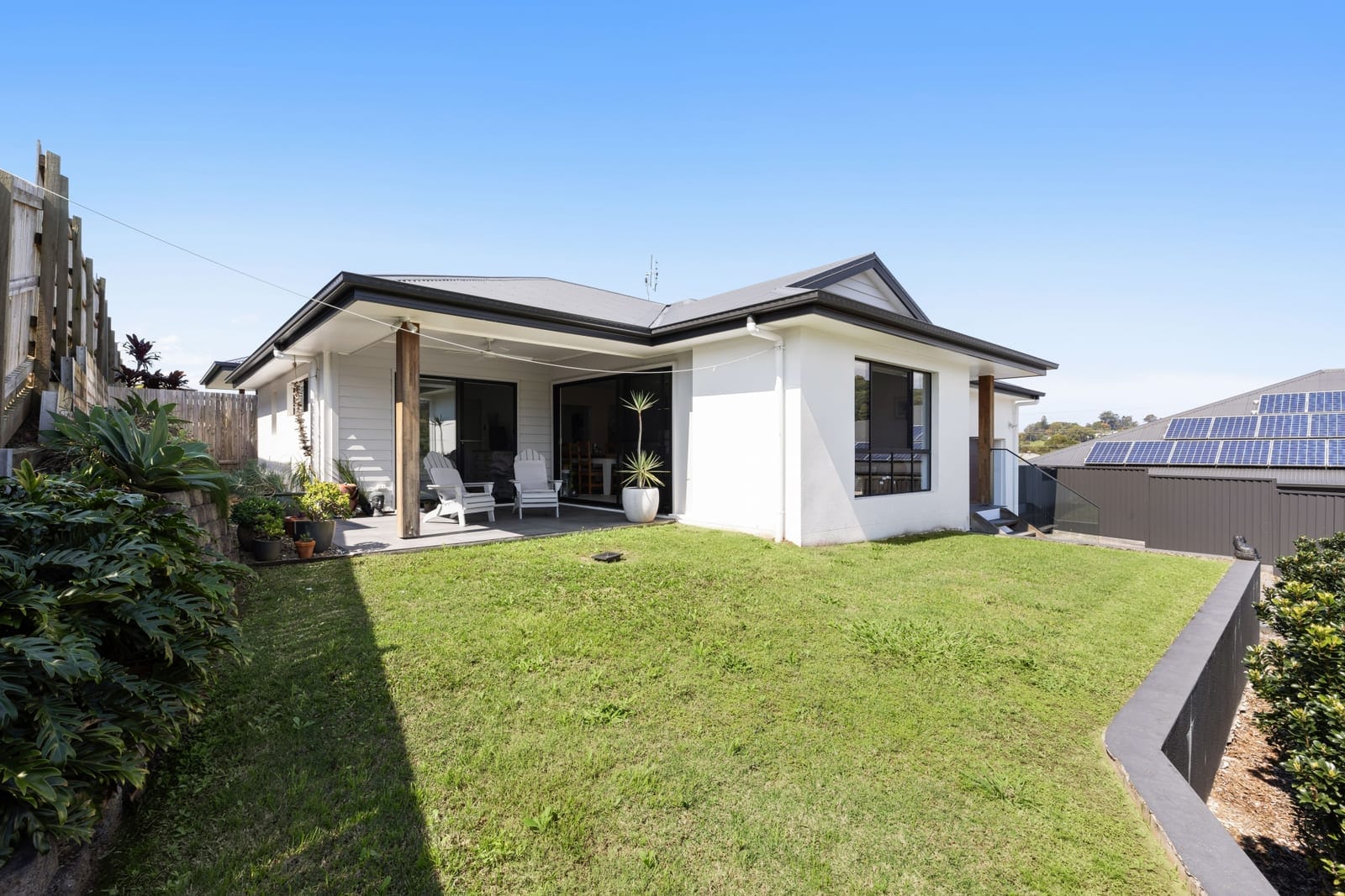 Elegant Country Style Living : Low Maintenance