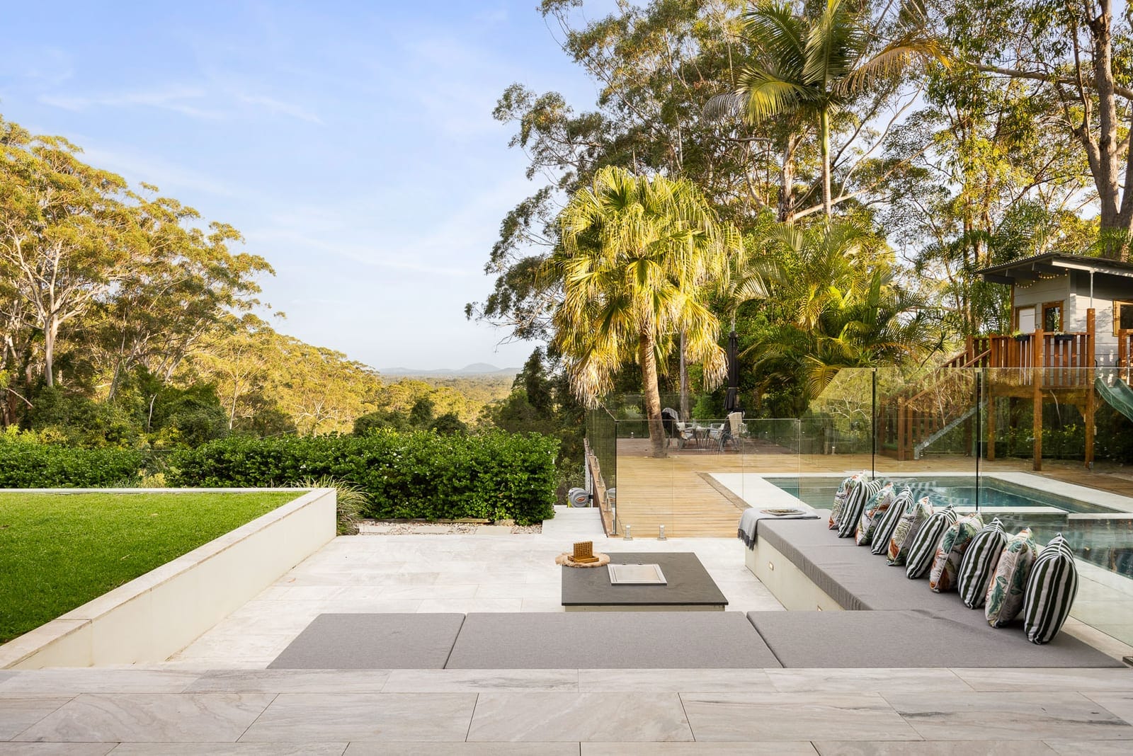 STUNNING ARCHITECTURAL HINTERLAND RETREAT