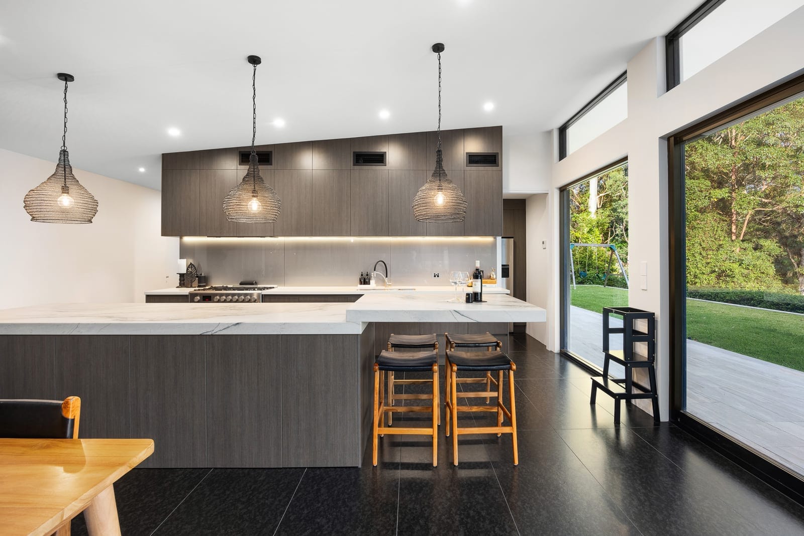 STUNNING ARCHITECTURAL HINTERLAND RETREAT