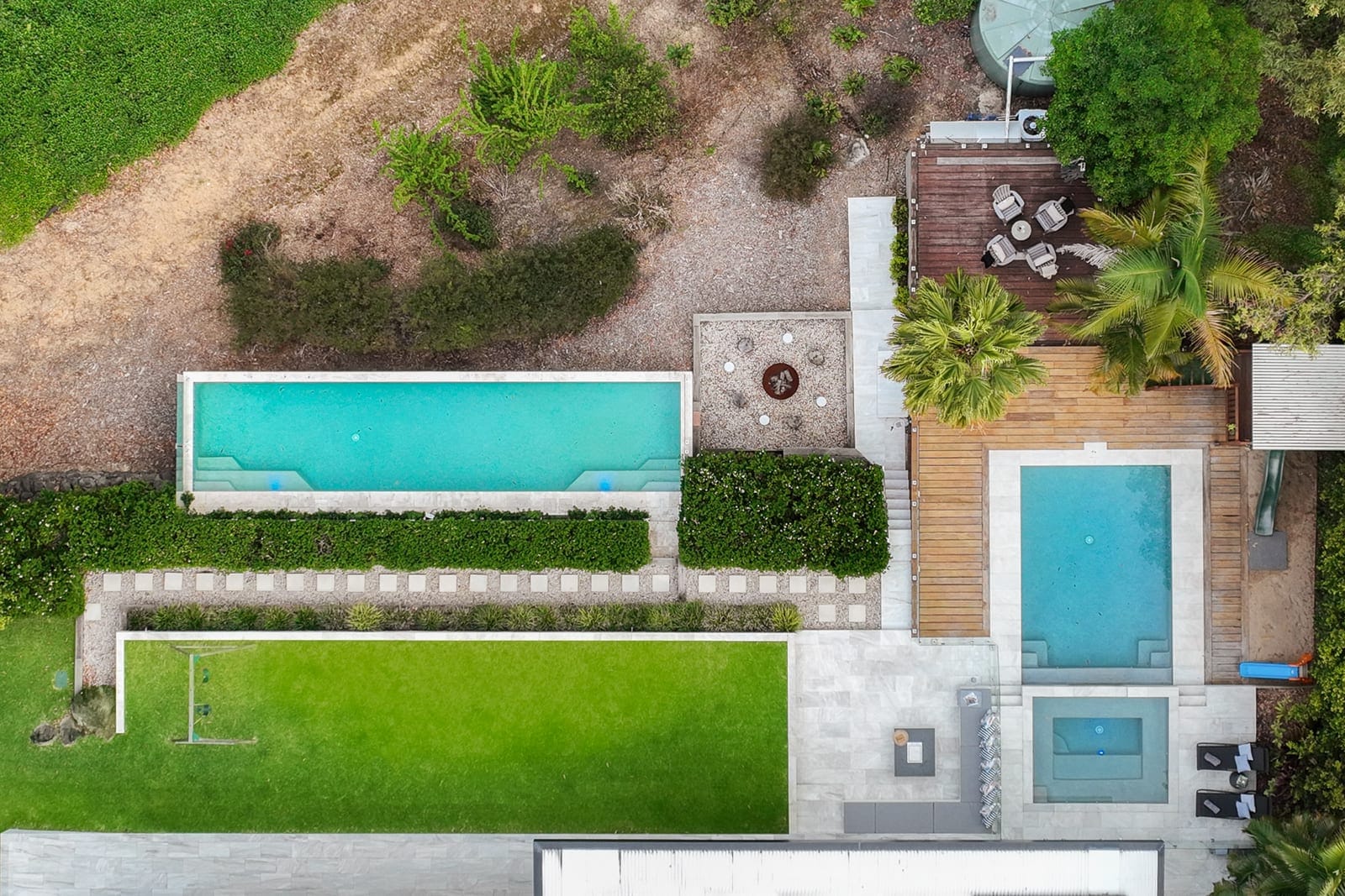 STUNNING ARCHITECTURAL HINTERLAND RETREAT