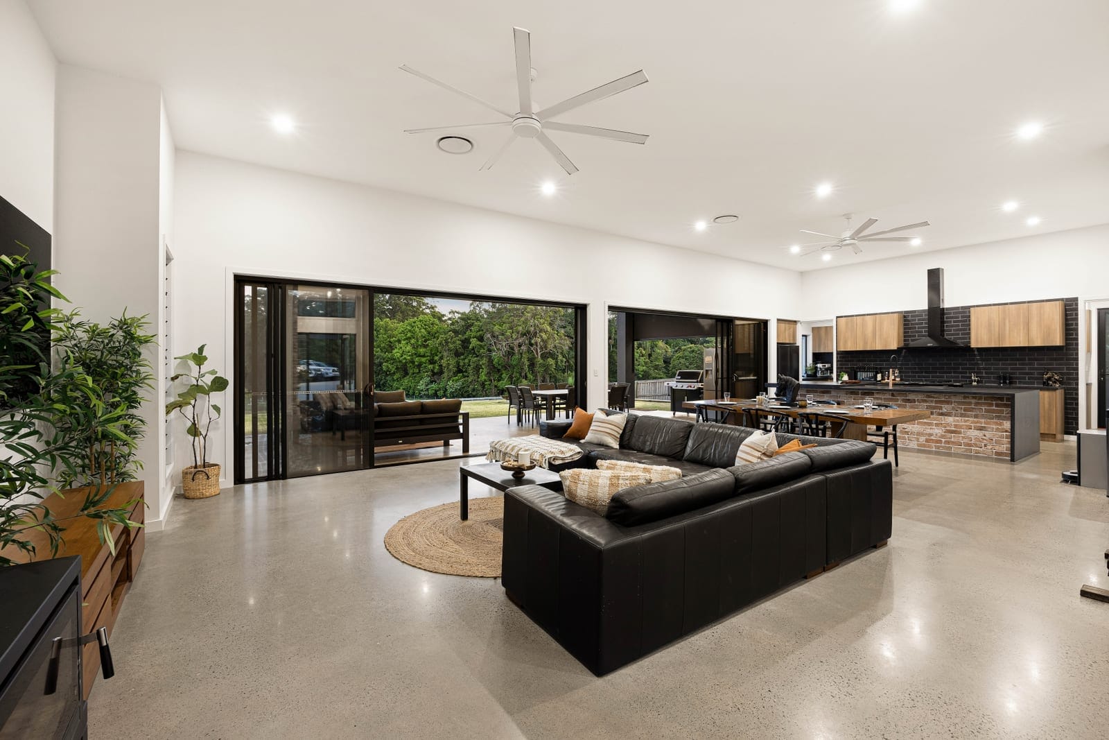 Embrace the Ultimate Acreage Lifestyle: Dual Living