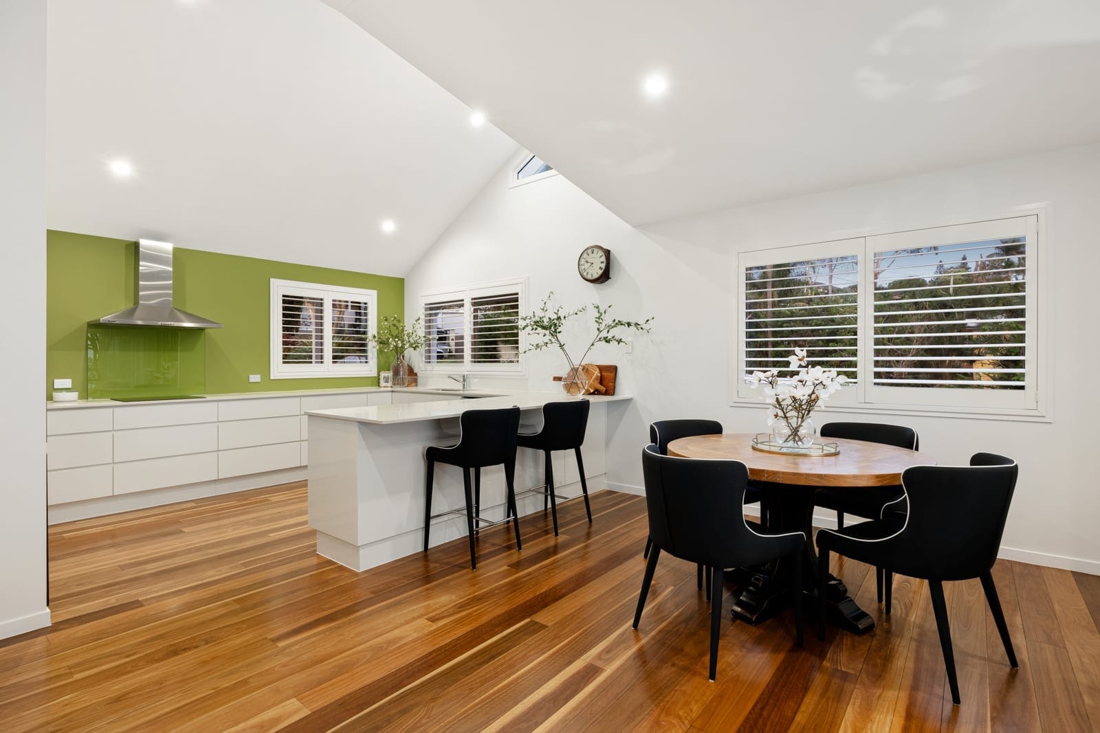 Pure Class: Elegant Interiors, Stunning Mountain Vista