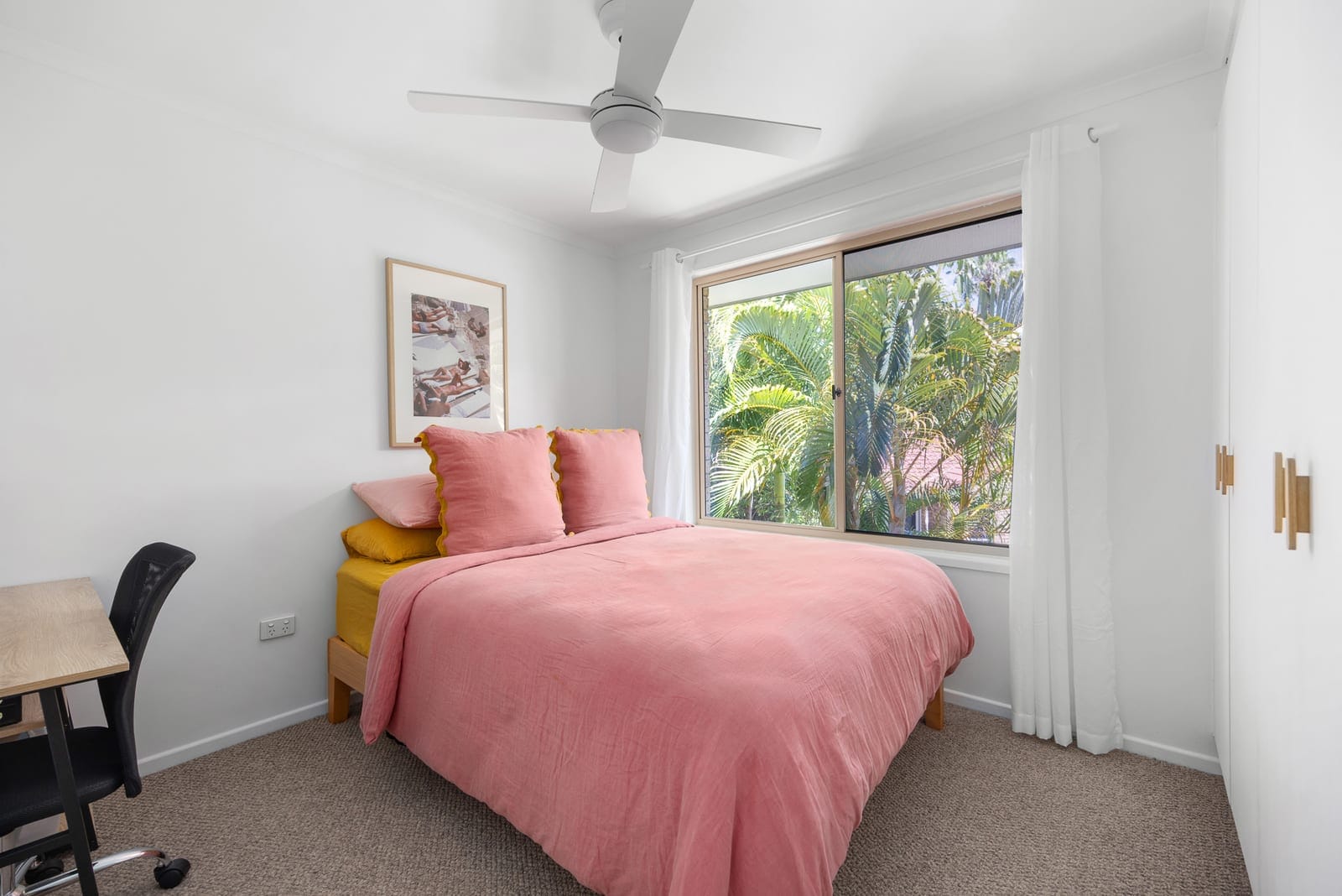 Chic, North-Facing Townhome in Prime Coastal Location