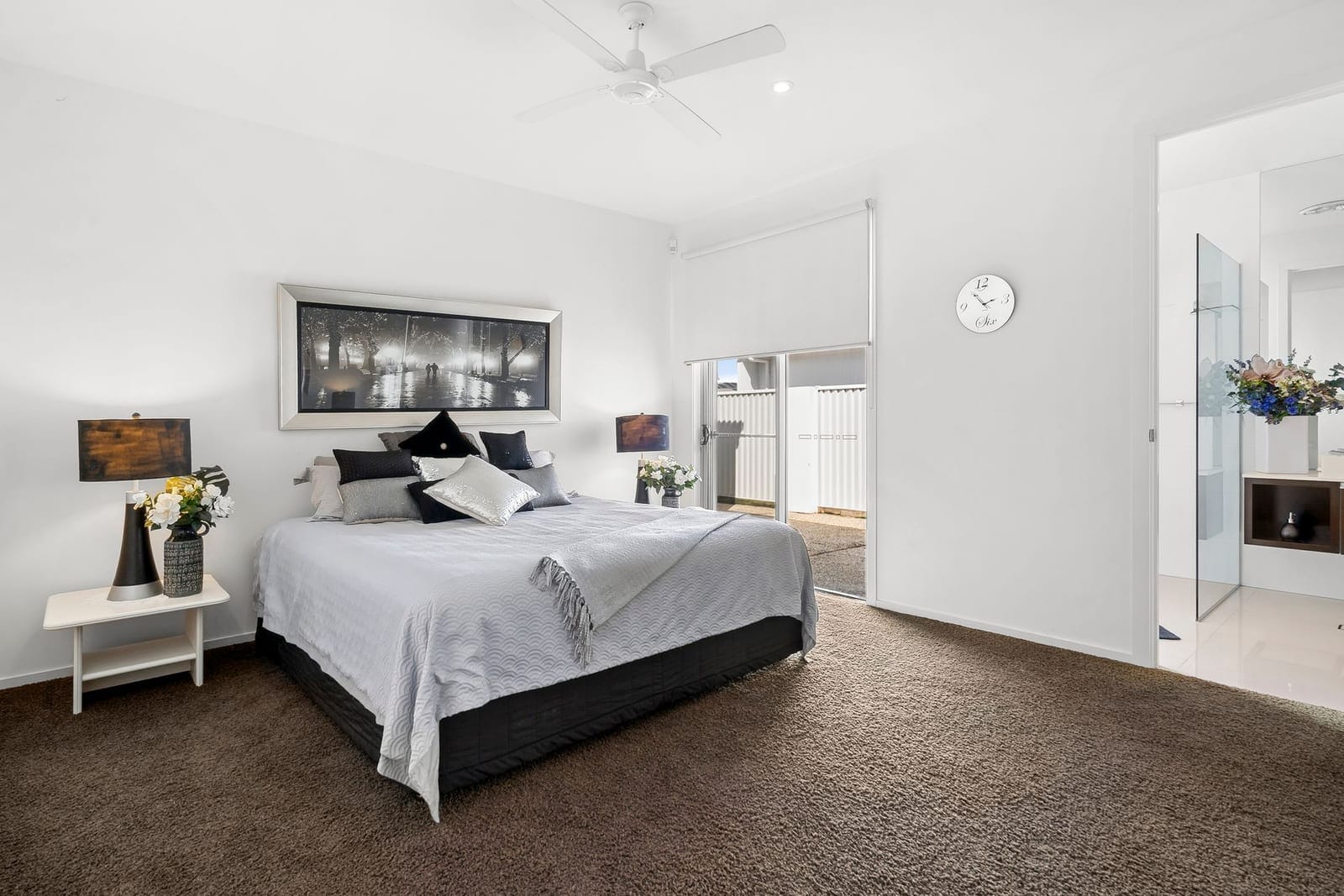 Experience Luxury Living in Pelican Waters
