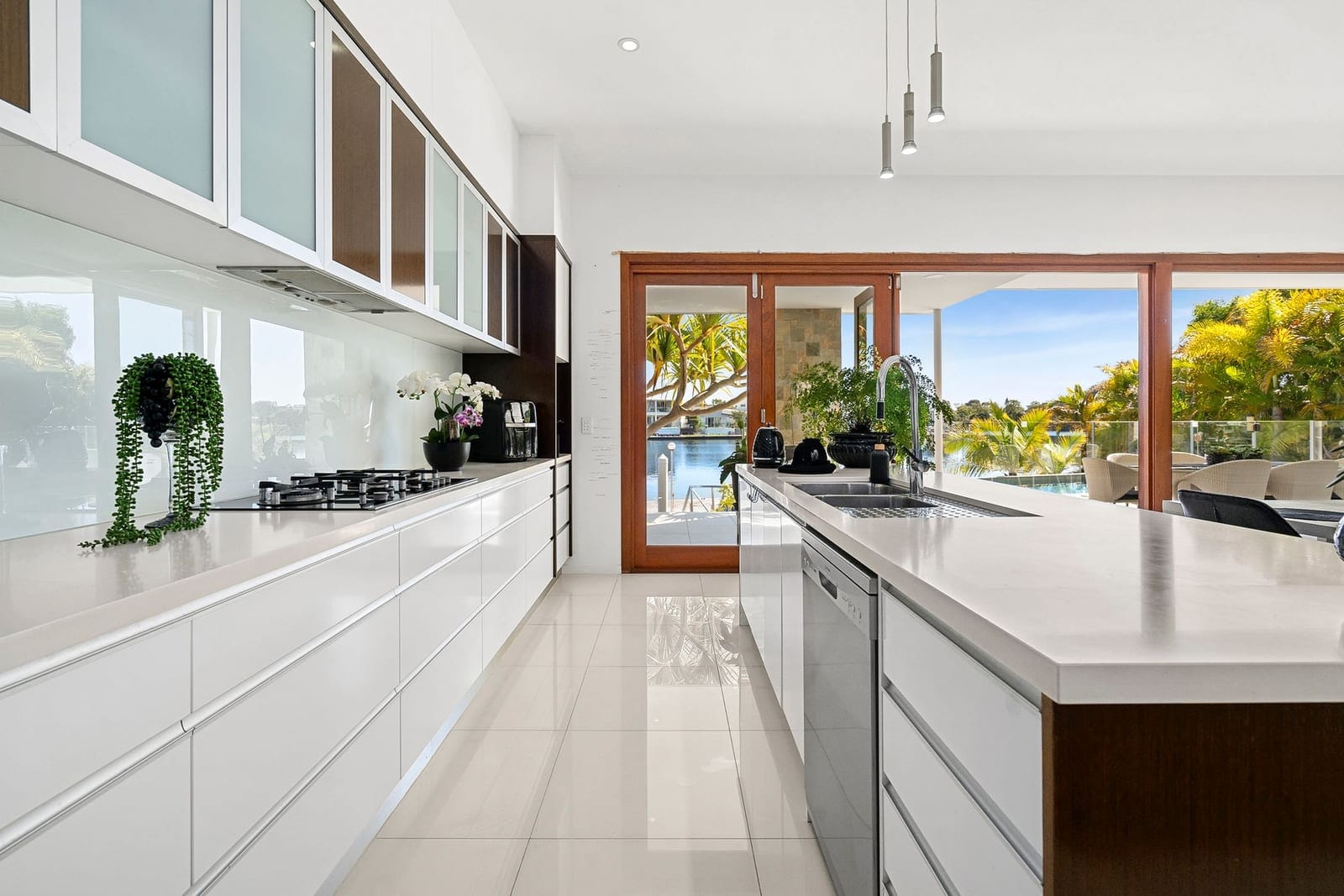 Experience Luxury Living in Pelican Waters