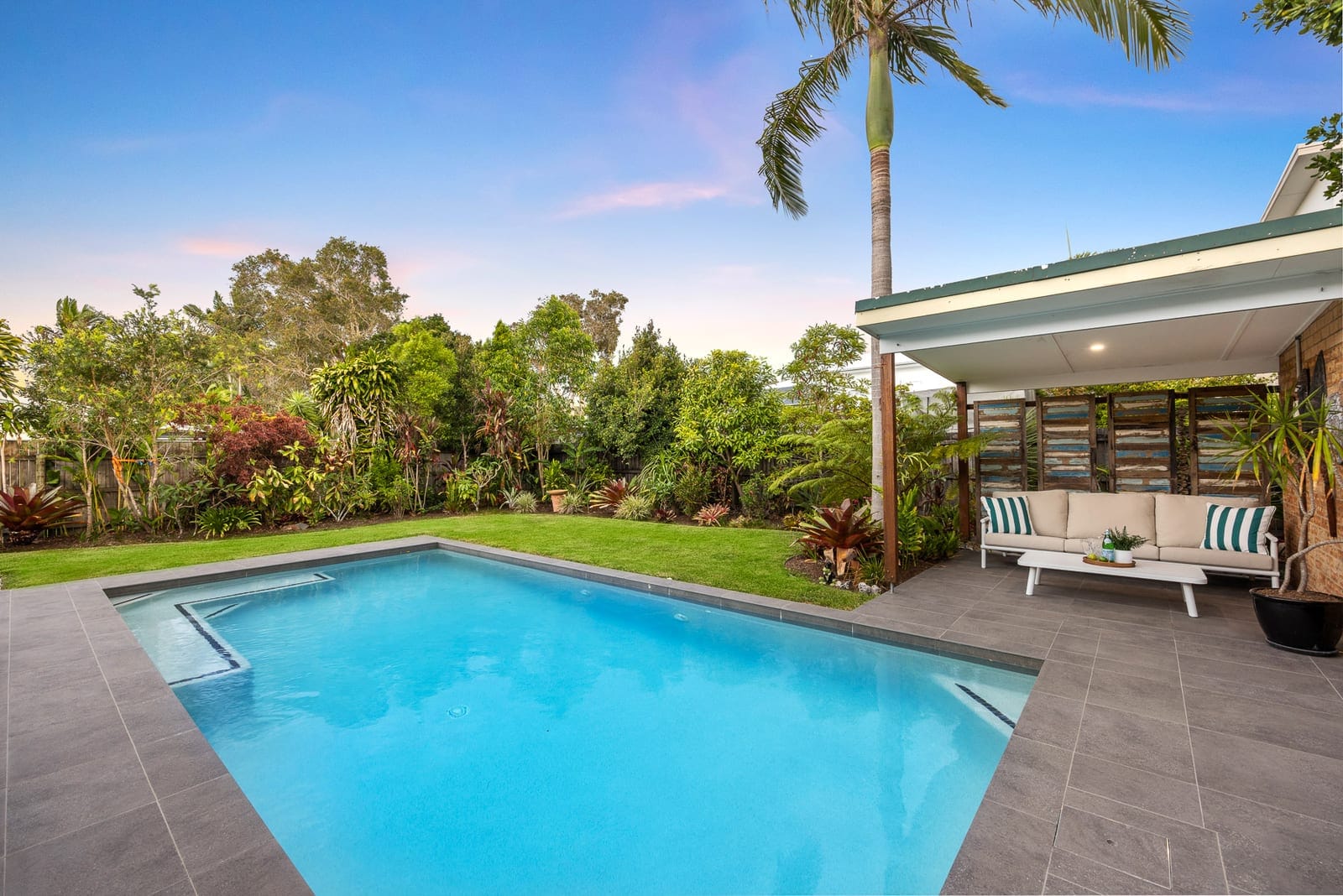 Contemporary Style, Alfresco Living Near The Beach