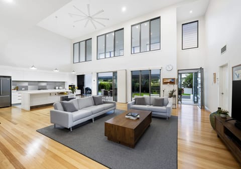 Luxury Duplex - Walking Distance to Everywhere