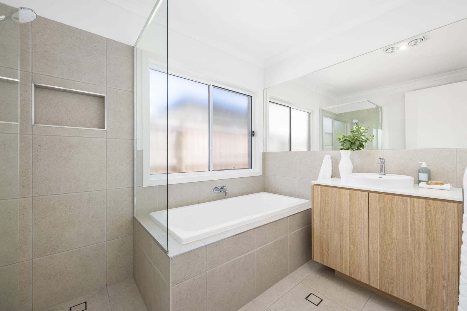 Perfectly Presented Family Home, Huge Block, Side Access