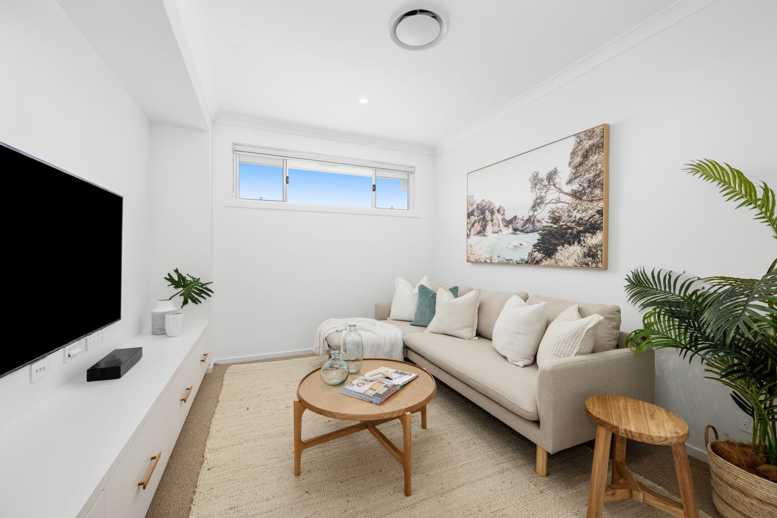 Perfectly Presented Family Home, Huge Block, Side Access