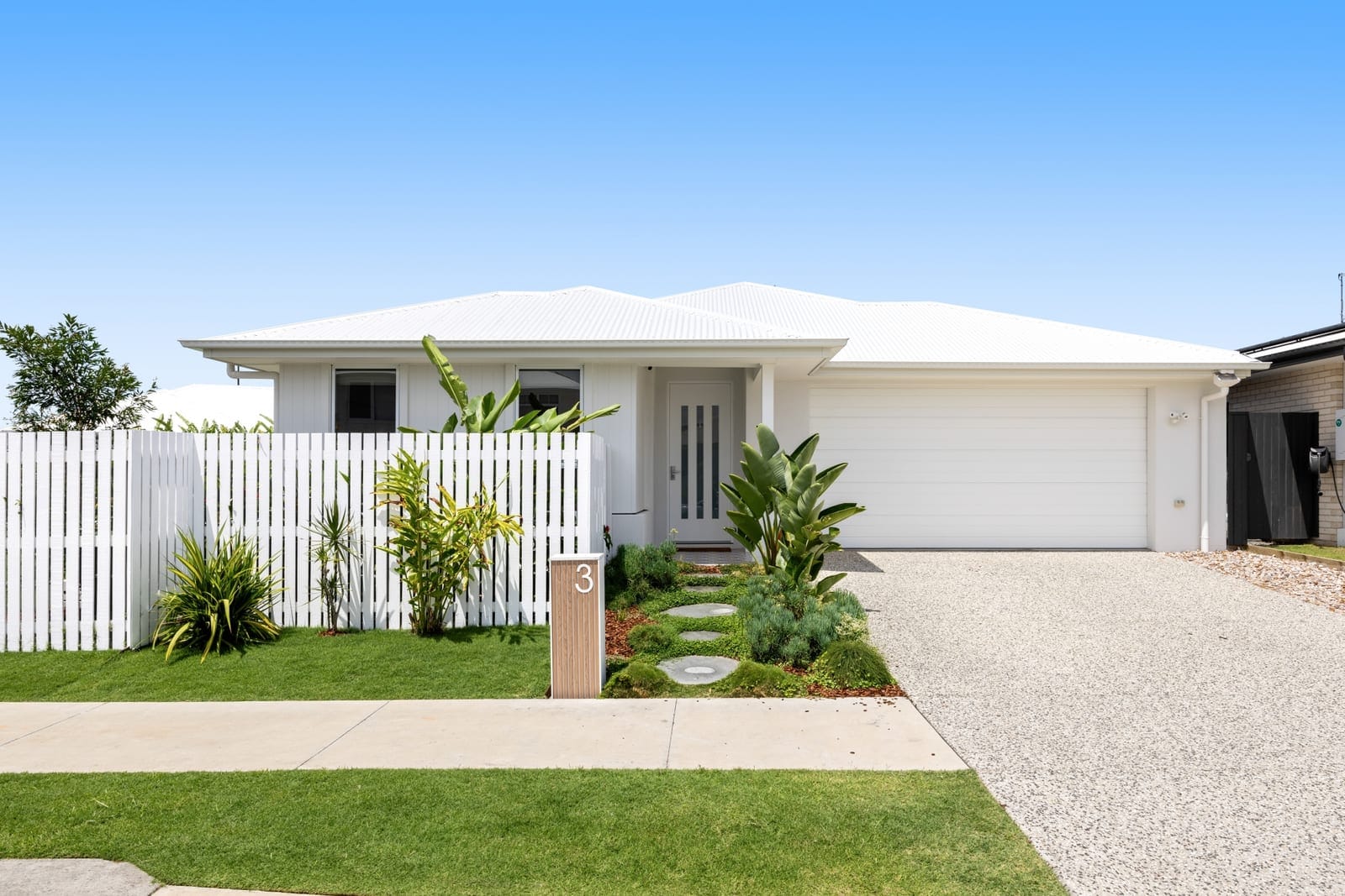 Perfectly Presented Family Home, Huge Block, Side Access