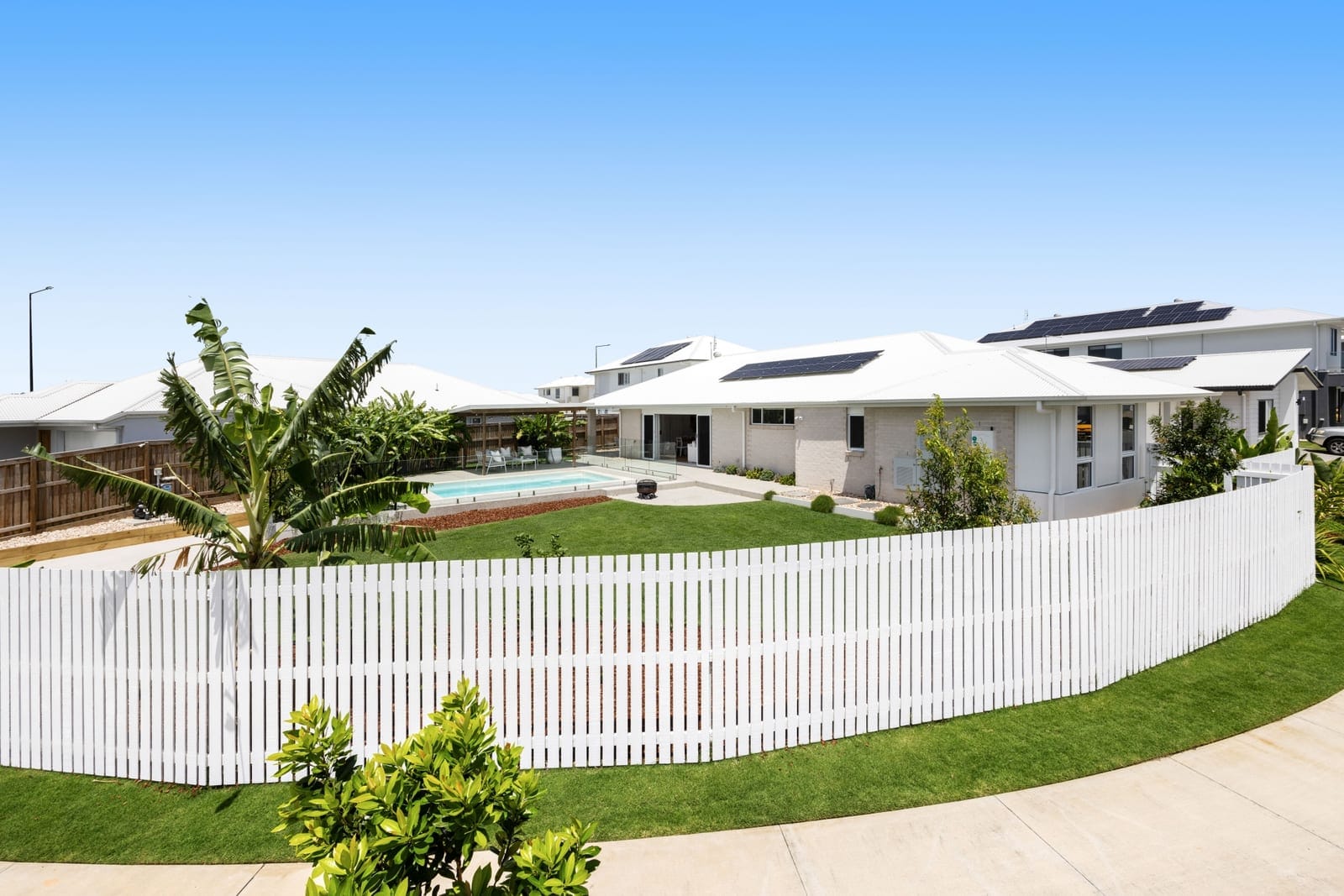 Perfectly Presented Family Home, Huge Block, Side Access
