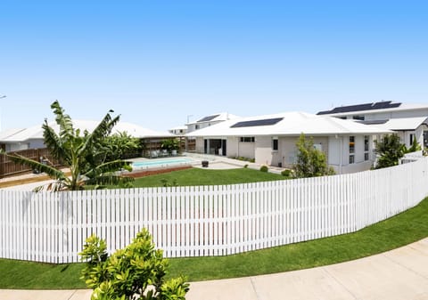 Perfectly Presented Family Home, Huge Block, Side Access