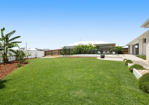 Perfectly Presented Family Home, Huge Block, Side Access