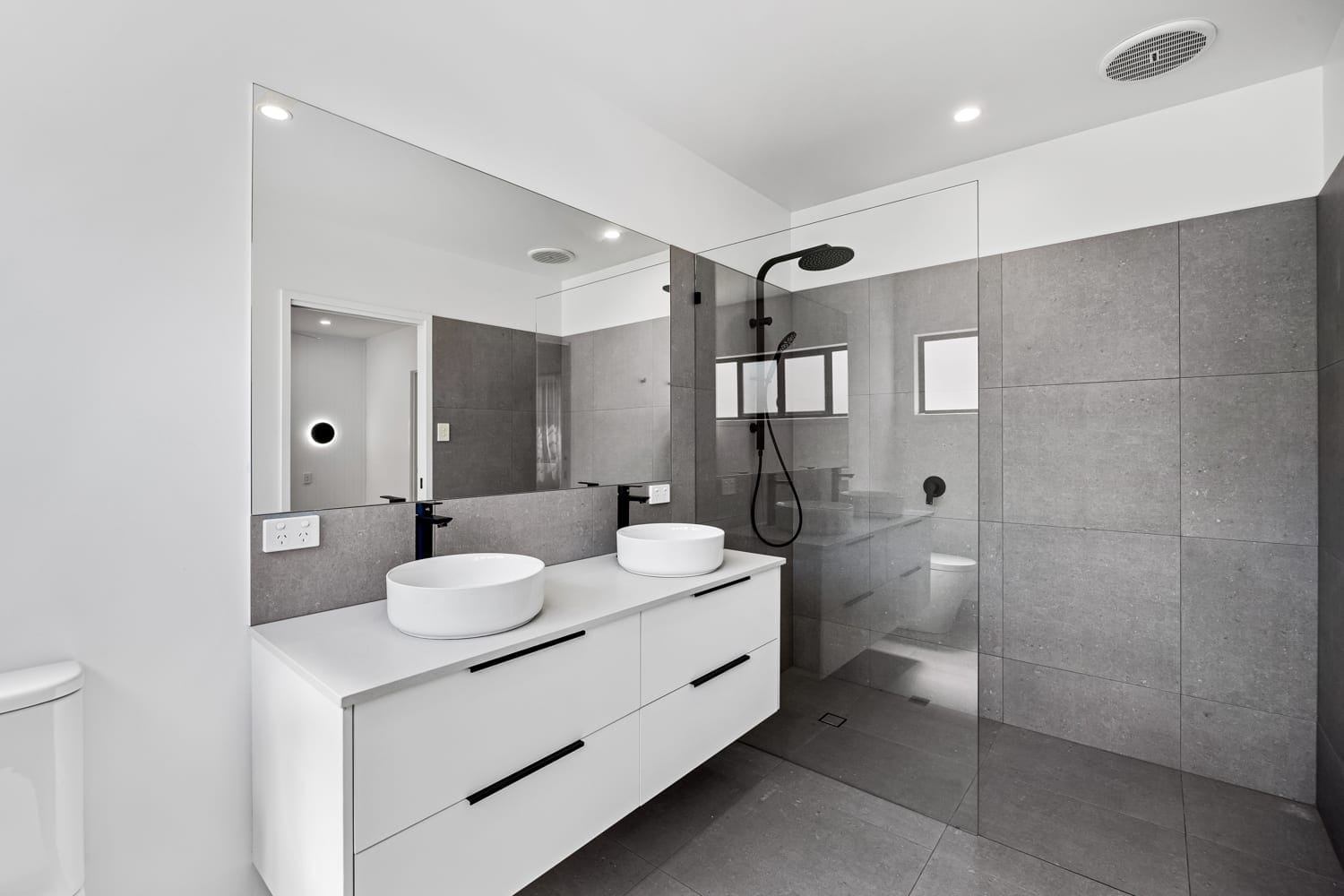 Seamless Living: Sophisticated and Flawless