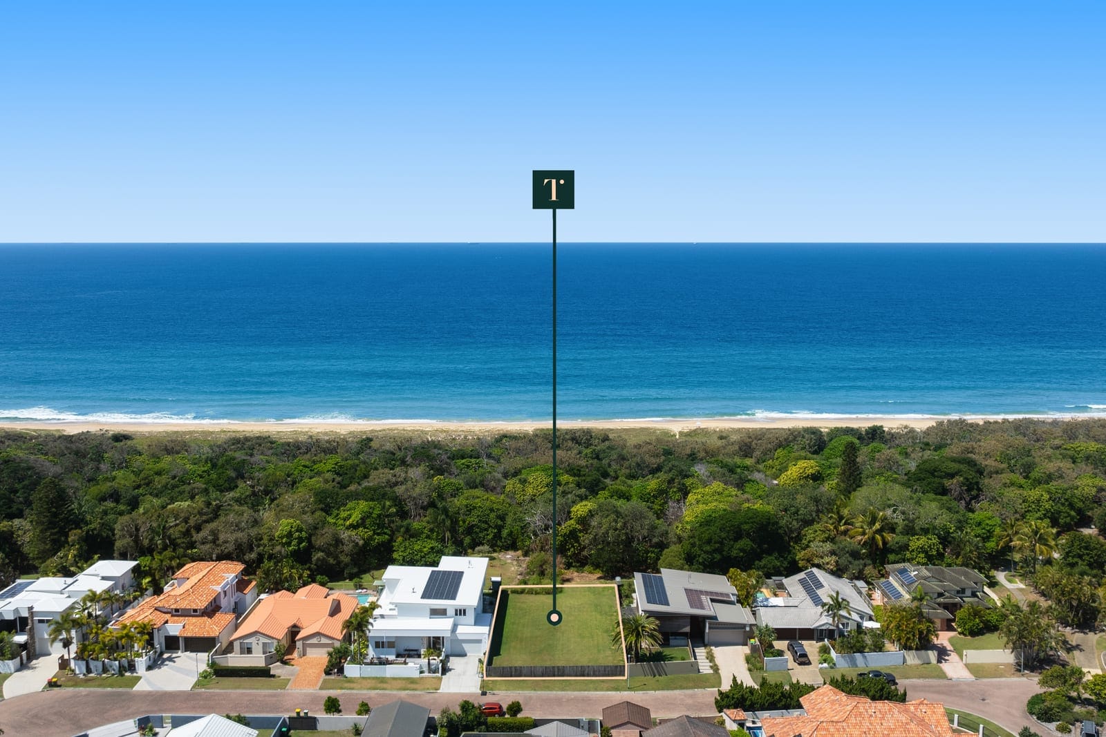 Vacant 700m2: Absolute Beachfront