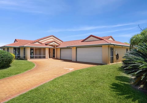 Endless Possibilities in a Coveted Waterfront Location – Make It Yours!