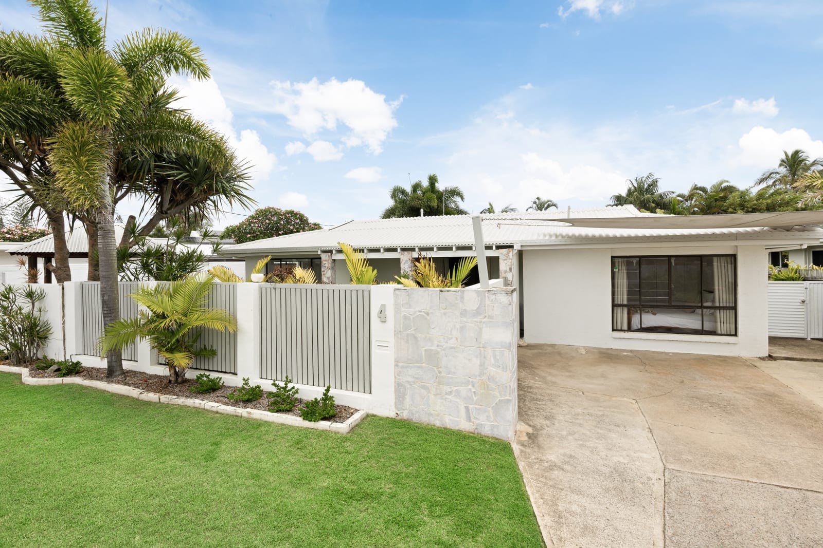 Beachside Charm In Premium Coastal Location