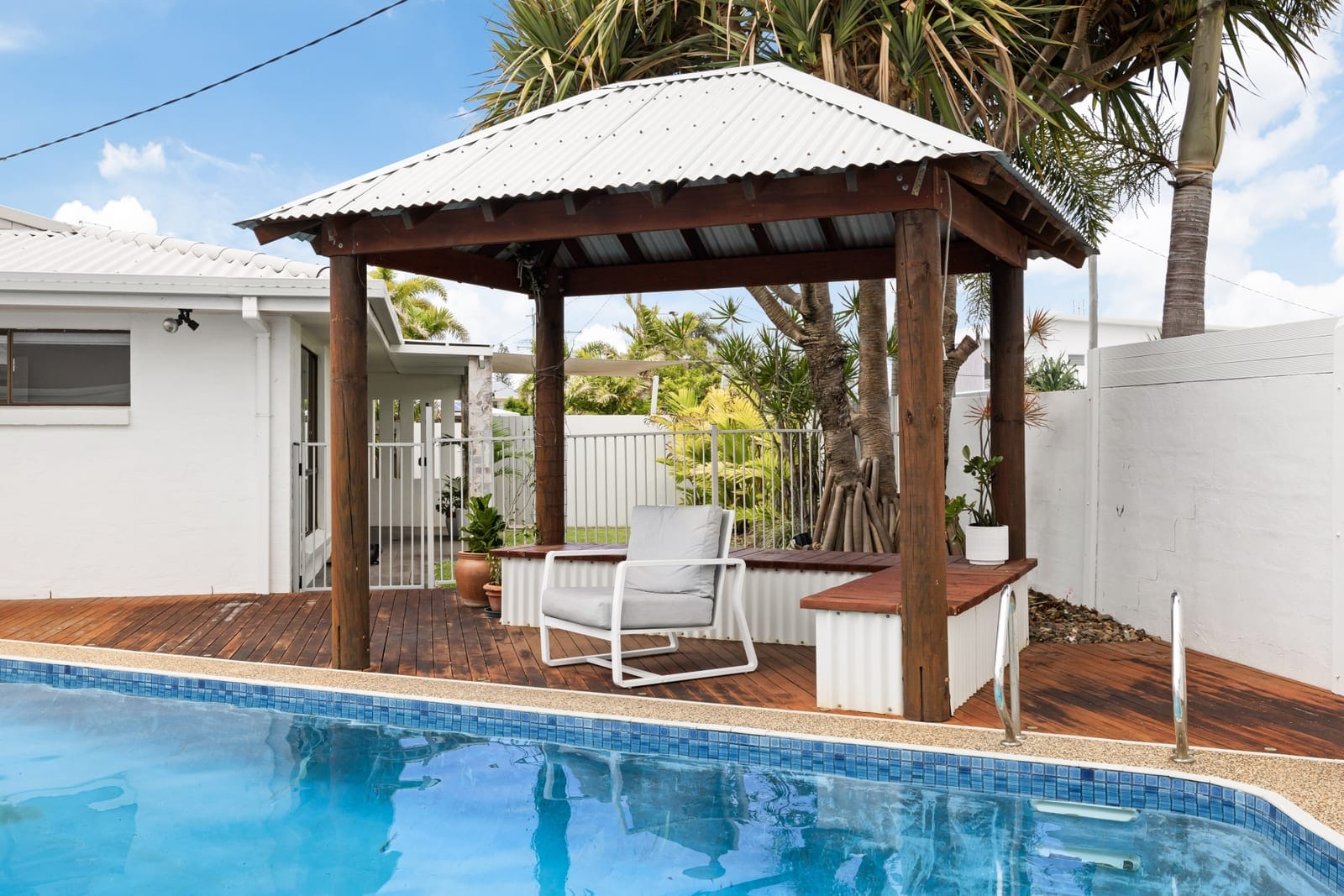 Beachside Charm In Premium Coastal Location