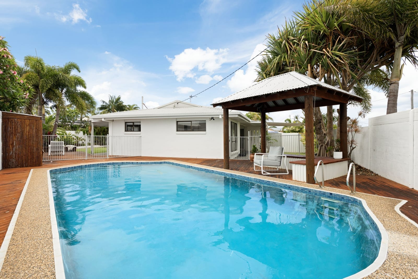 Beachside Charm In Premium Coastal Location