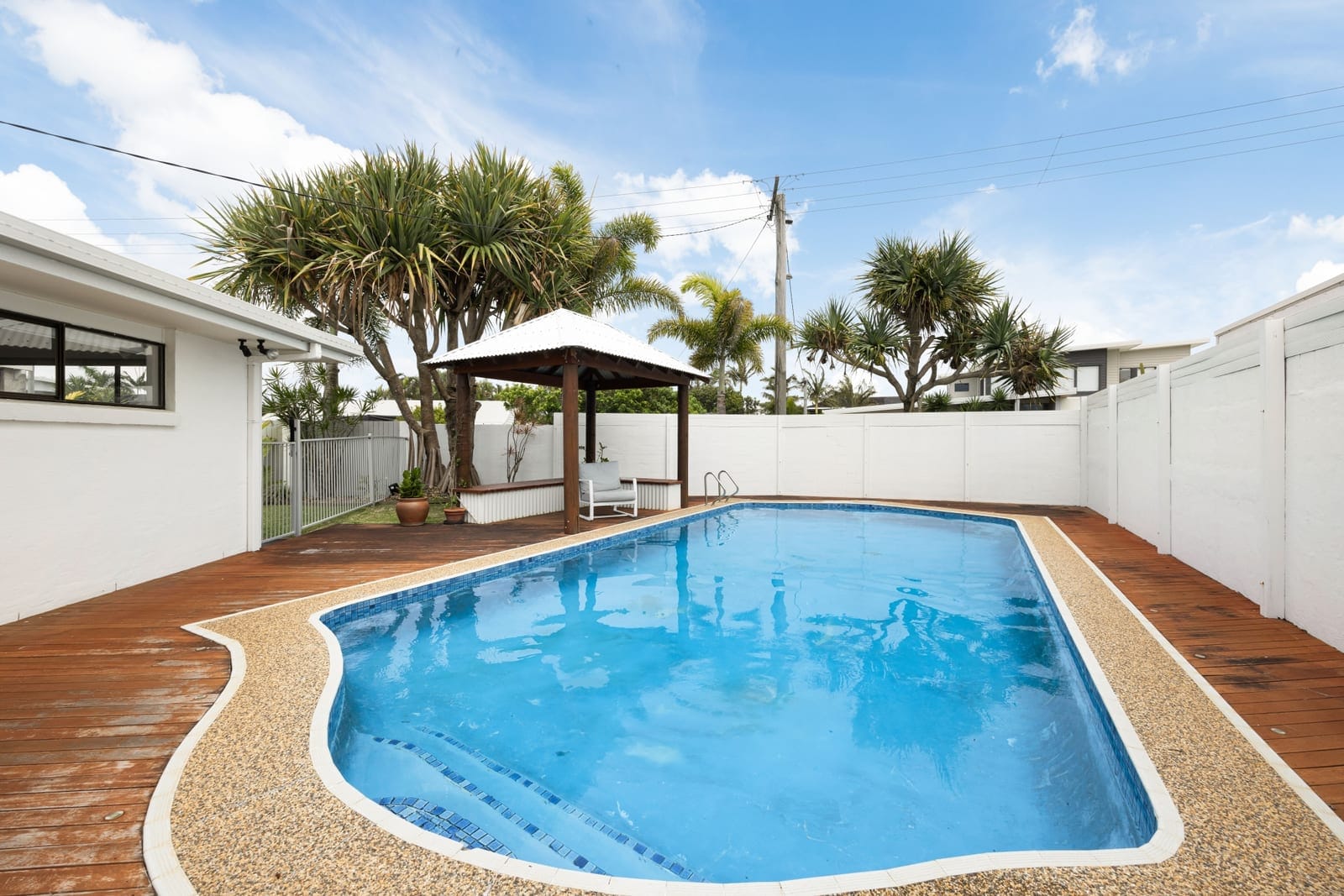 Beachside Charm In Premium Coastal Location