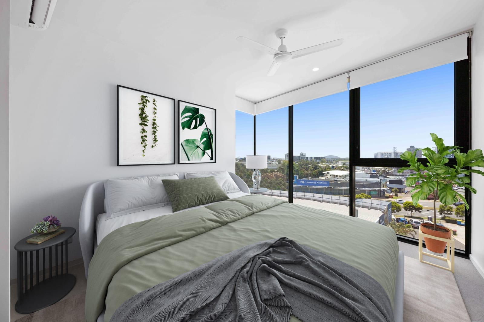 Light-Filled CBD Apartment: Ocean Views