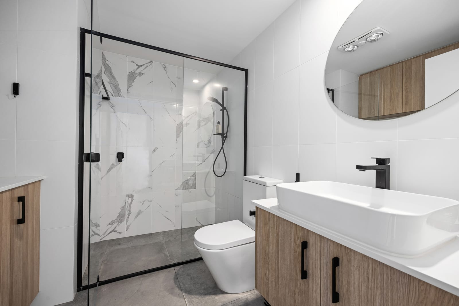 Immaculate Modern Apartment in Premium Location