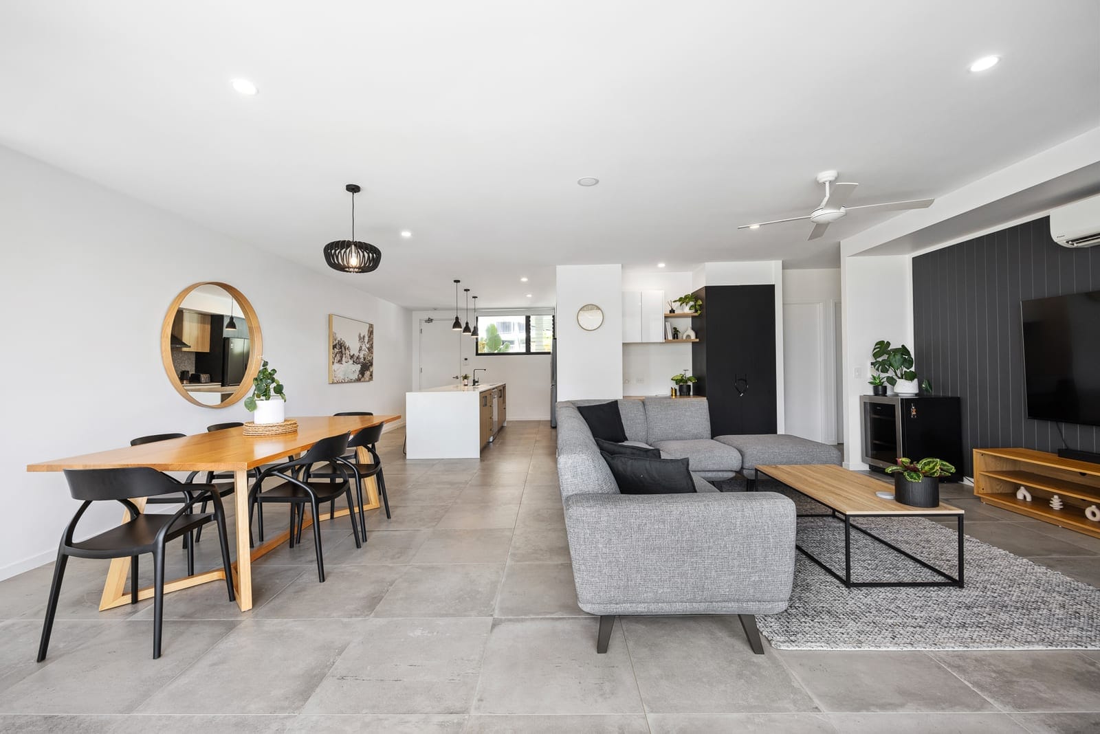 Immaculate Modern Apartment in Premium Location