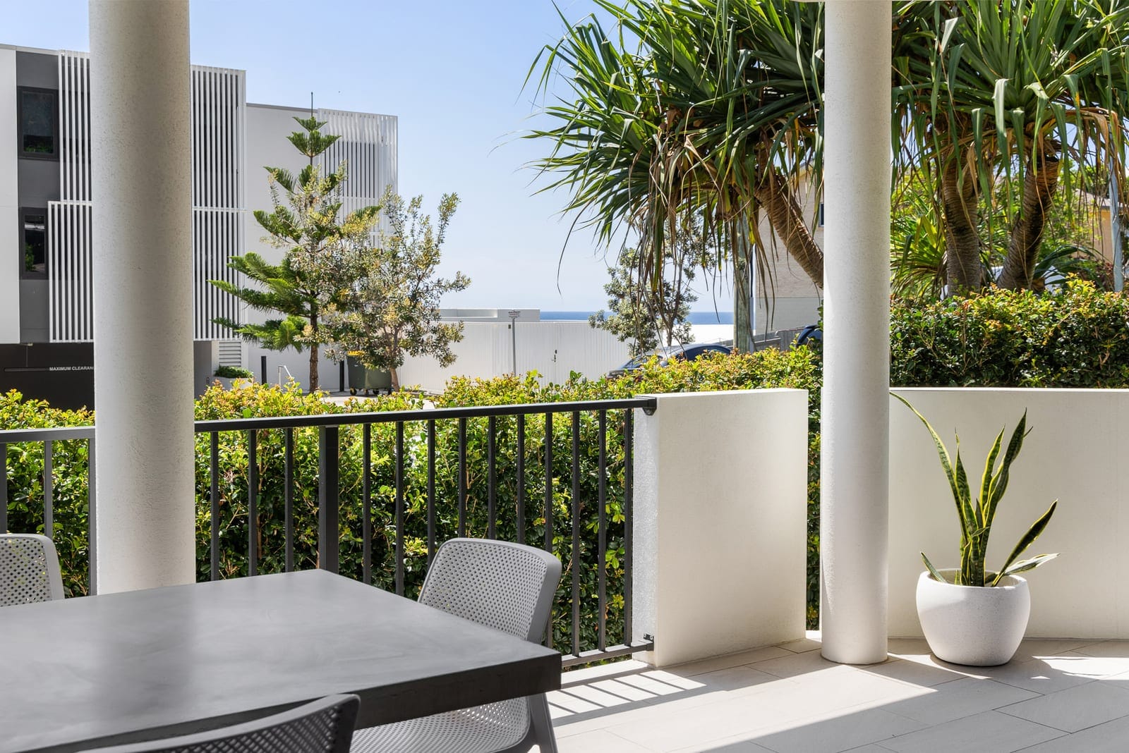 Immaculate Modern Apartment in Premium Location