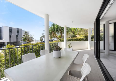 Immaculate Modern Apartment in Premium Location