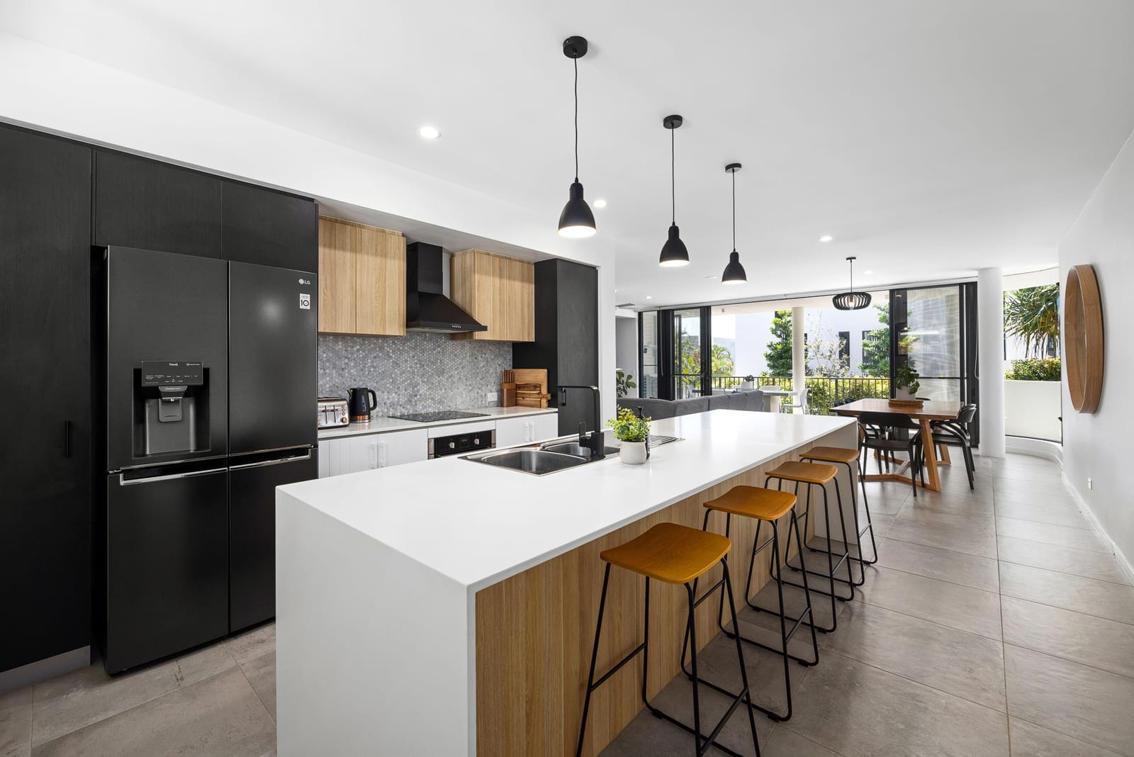 Immaculate Modern Apartment in Premium Location