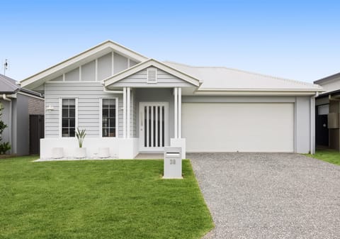 Relaxed Modern Living: Impeccably Presented