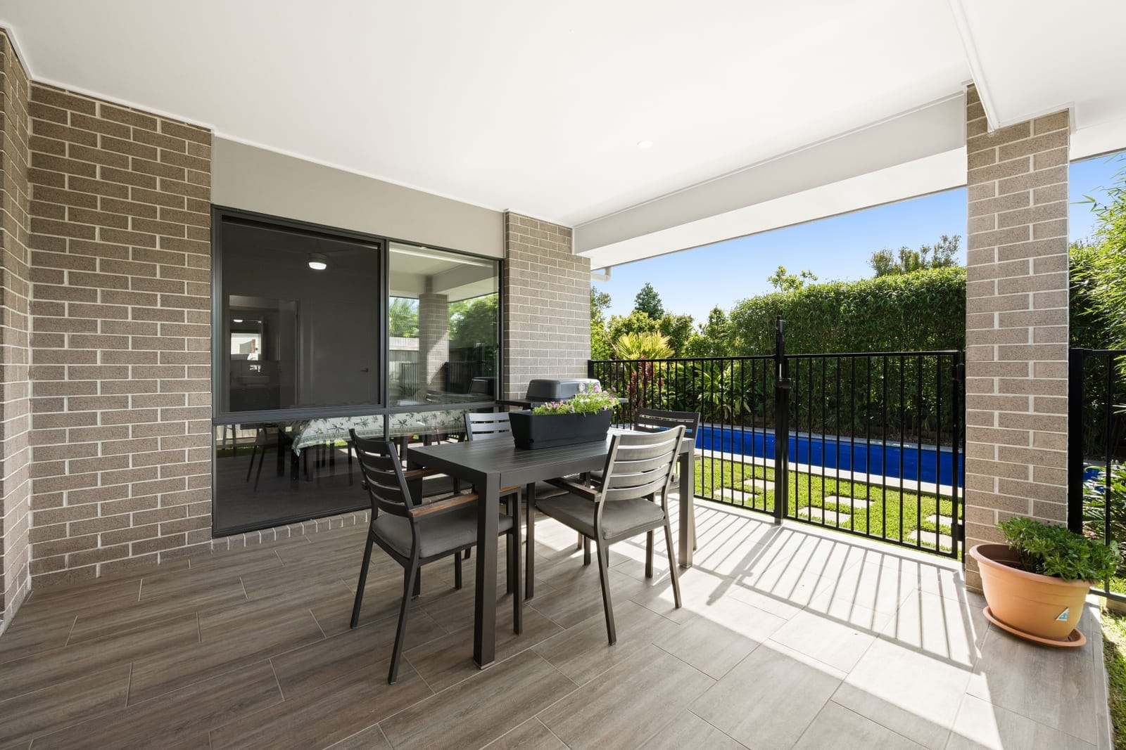 New Year, New Home: Cocktails by the Pool? Yes Please!