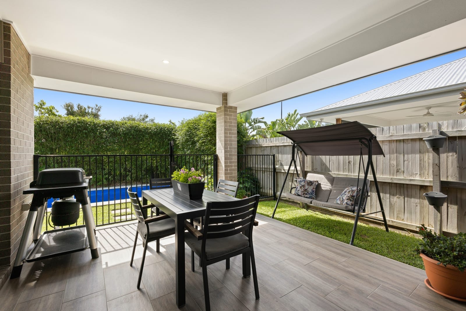 New Year, New Home: Cocktails by the Pool? Yes Please!