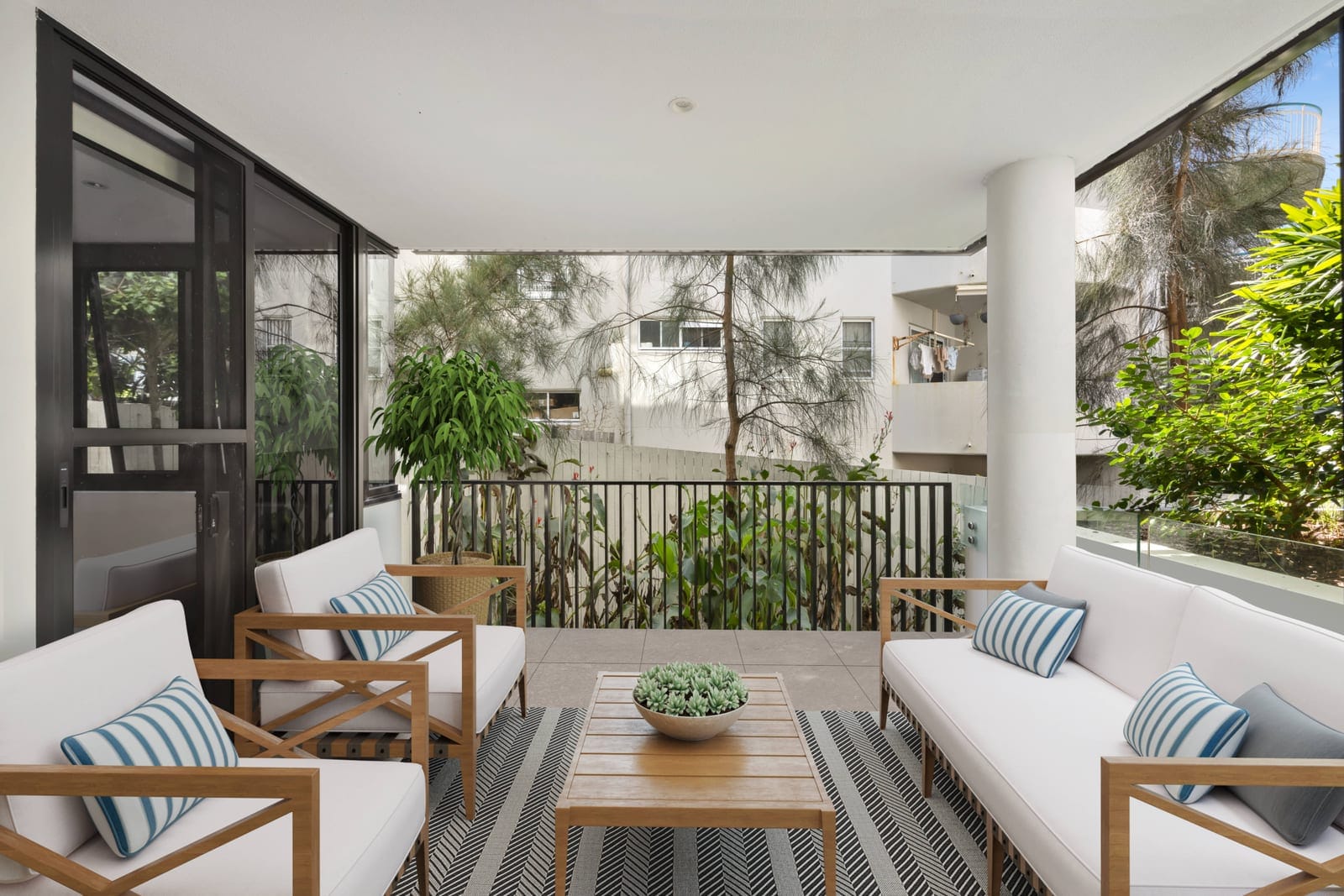 Bayside Elegance: Footsteps to Sand