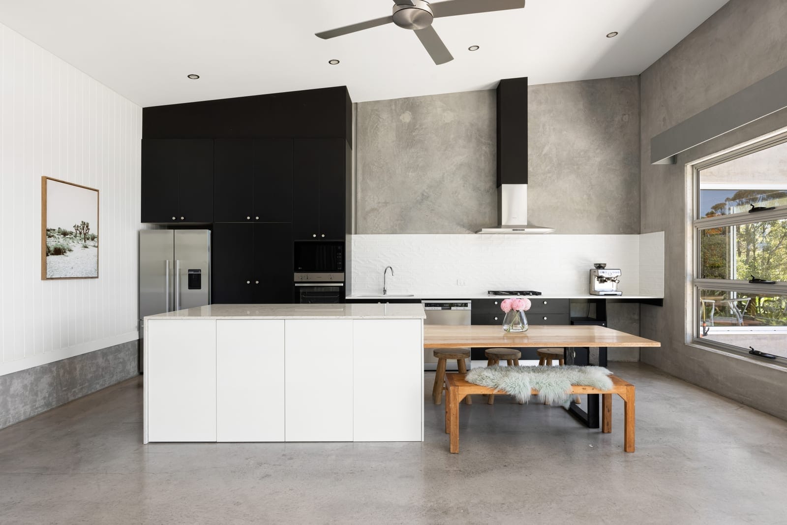 Designer Dual Living: Acreage Luxe with Views!