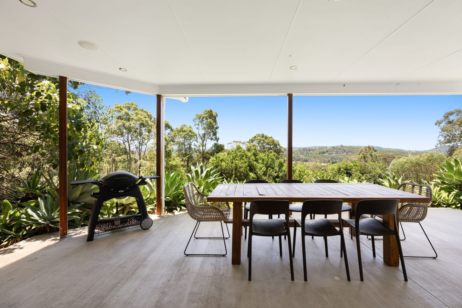 Designer Dual Living: Acreage Luxe with Views!