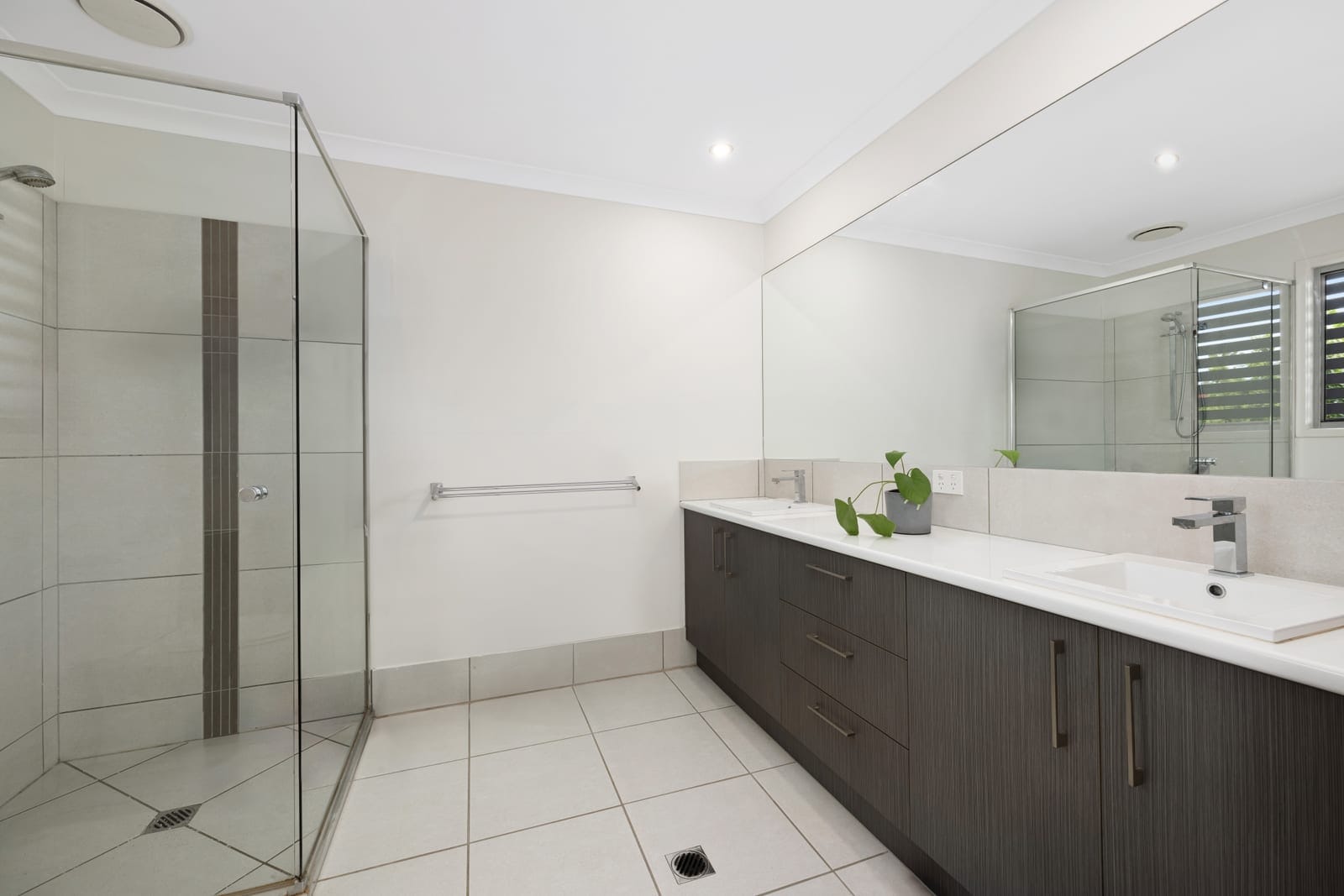 Effortless Coastal Living: Elegance Meets Everyday Convenience