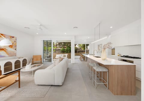 Luxury Beachside Residence in a Premier Coastal Setting