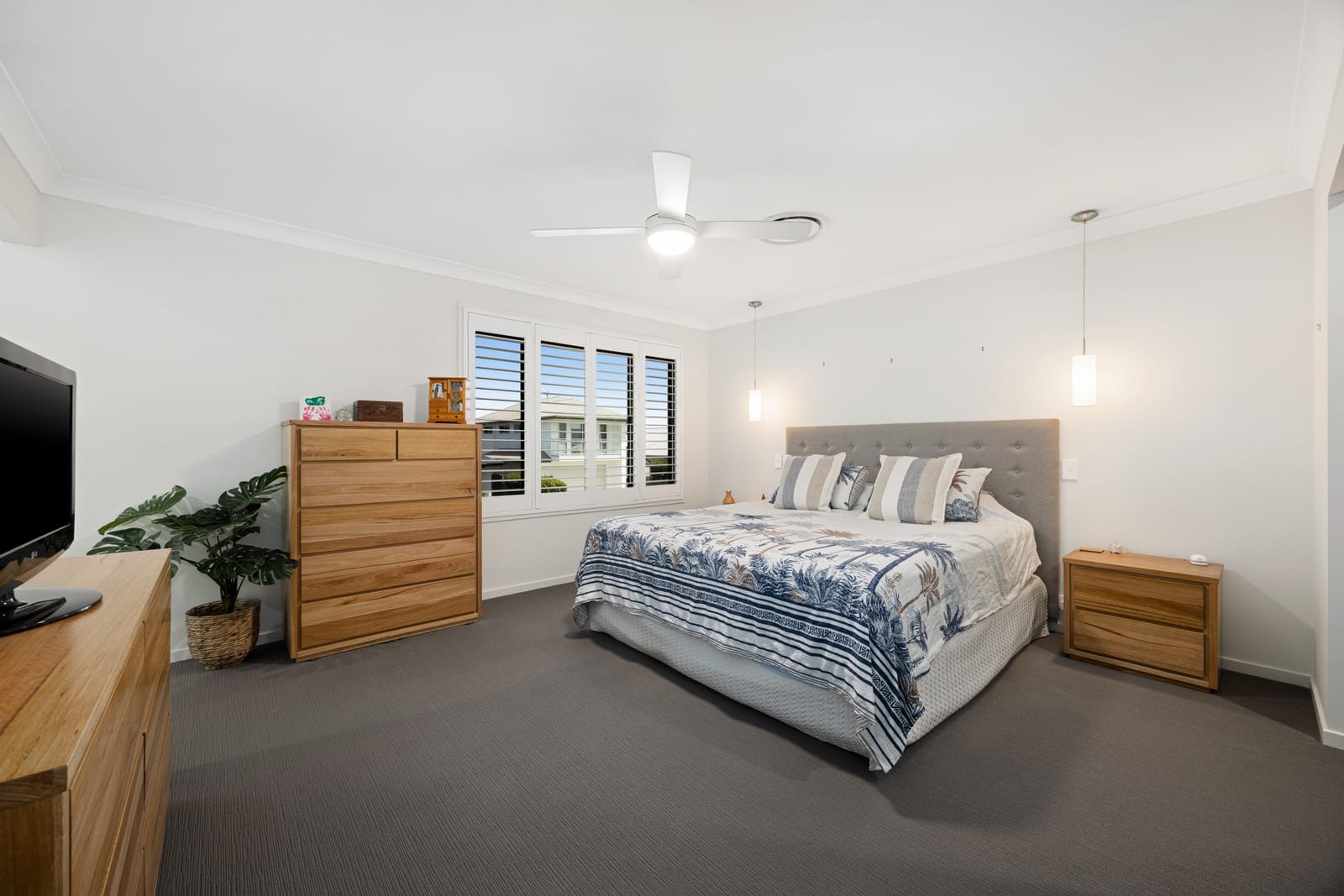Grand Spacious Family Entertainer + Large Swimming Pool!