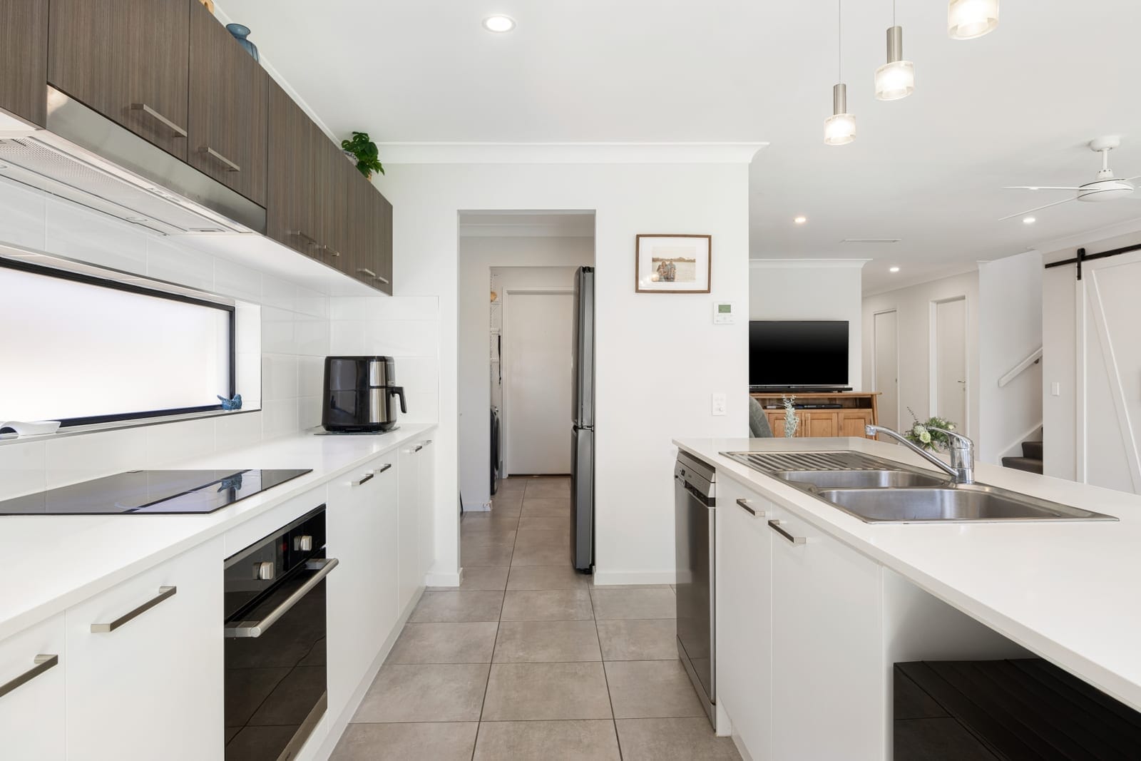 Grand Spacious Family Entertainer + Large Swimming Pool!