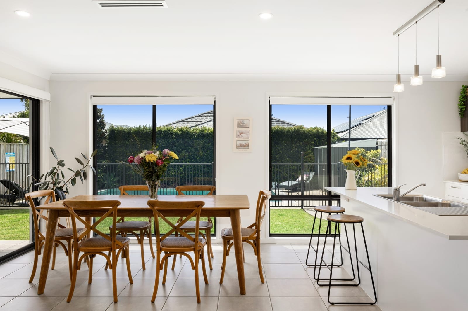 Grand Spacious Family Entertainer + Large Swimming Pool!