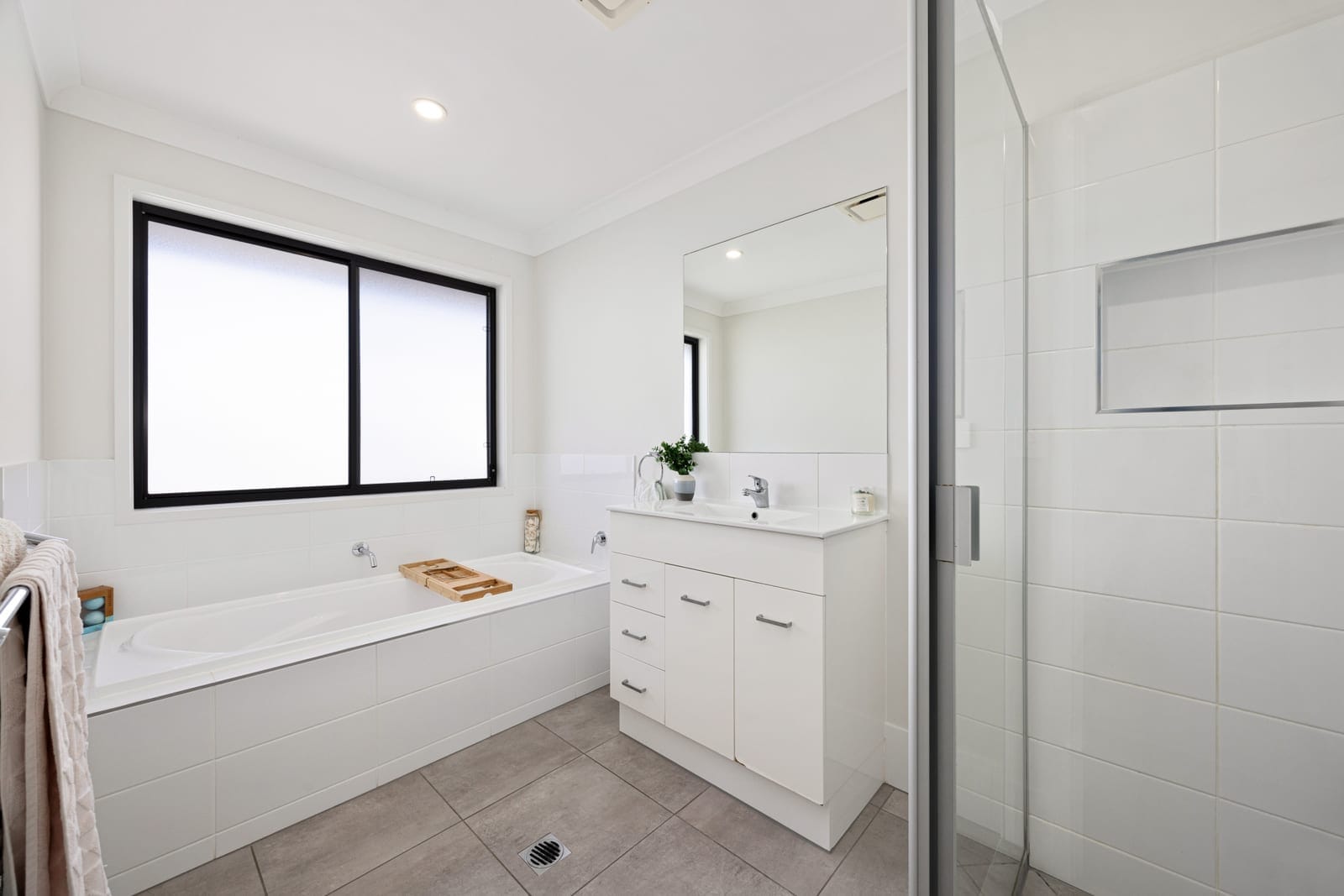 Grand Spacious Family Entertainer + Large Swimming Pool!