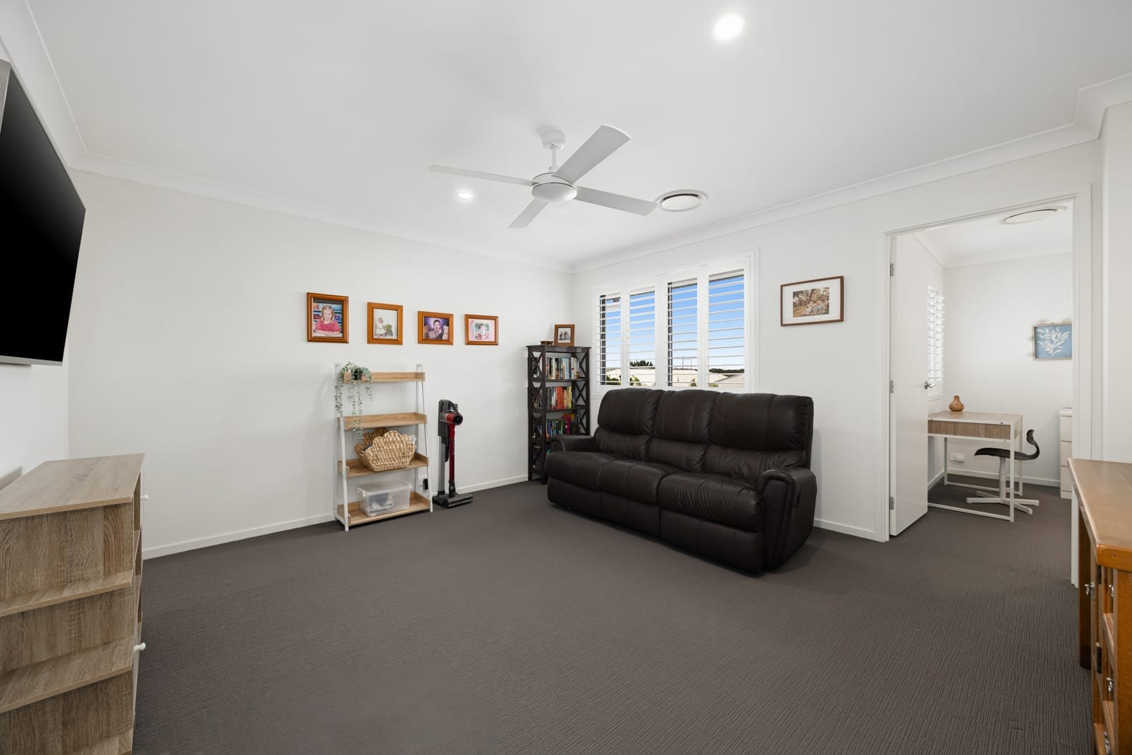 Grand Spacious Family Entertainer + Large Swimming Pool!