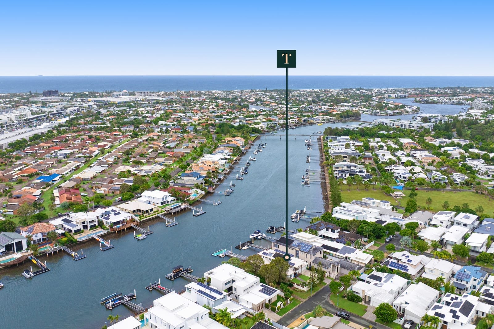18m River Frontage: North East Waterfront Entertainer!