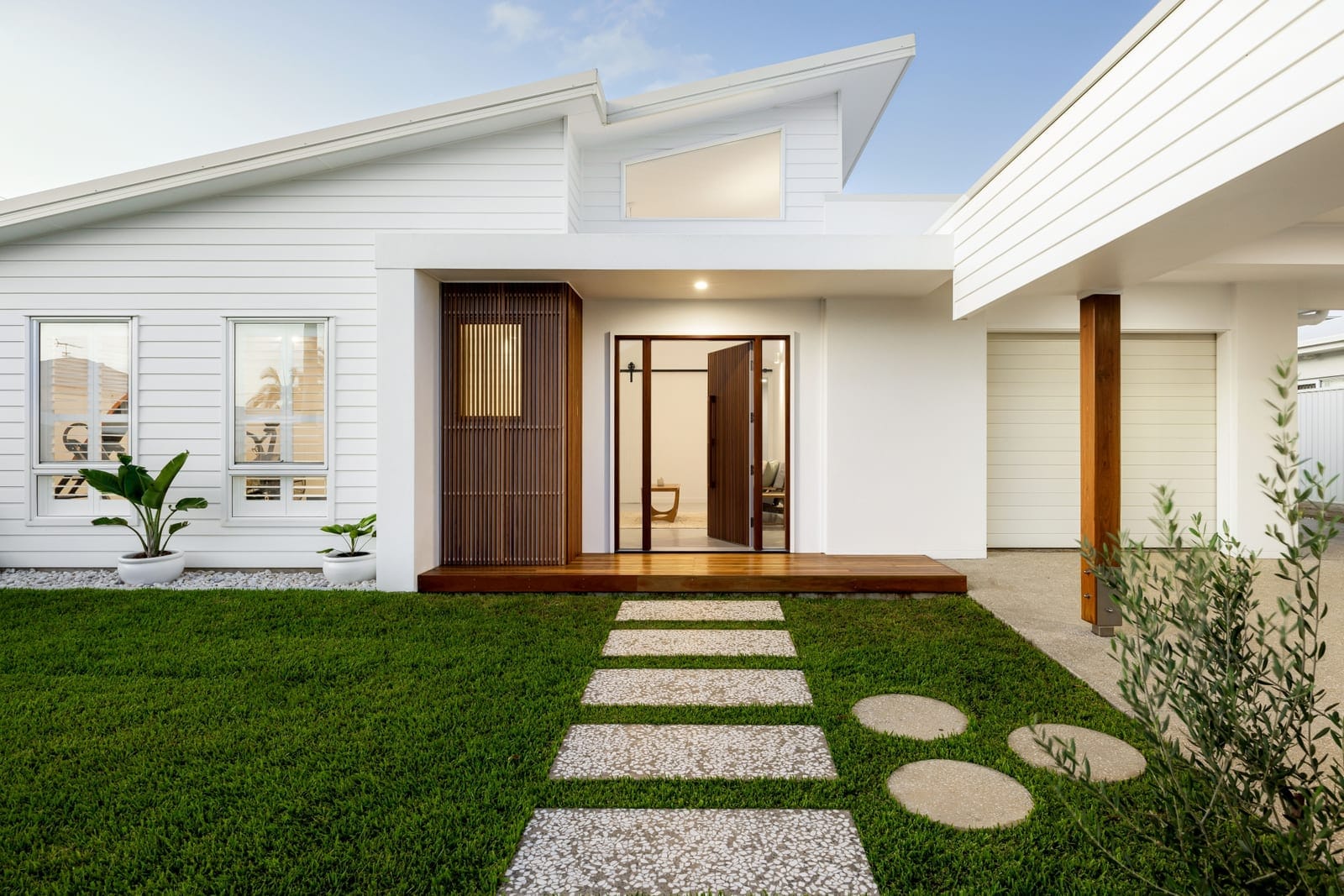 Contemporary retreat in desirable beachside locale!