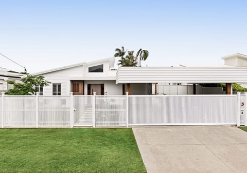 Contemporary retreat in desirable beachside locale!