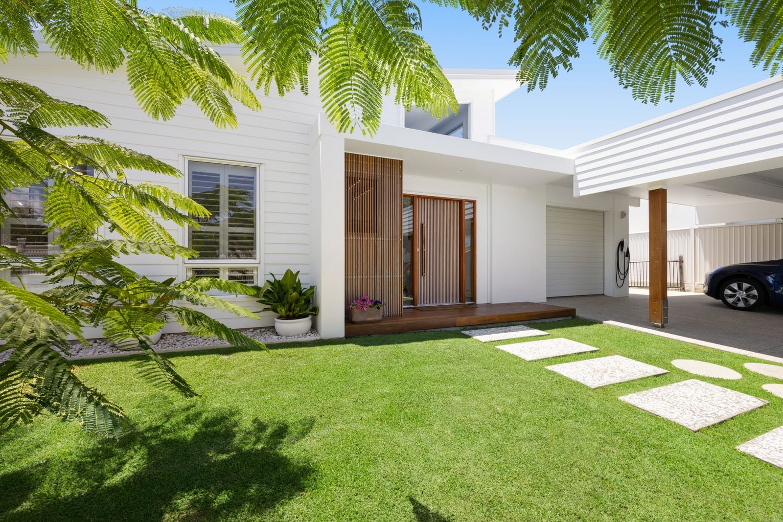 Contemporary retreat in desirable beachside locale!