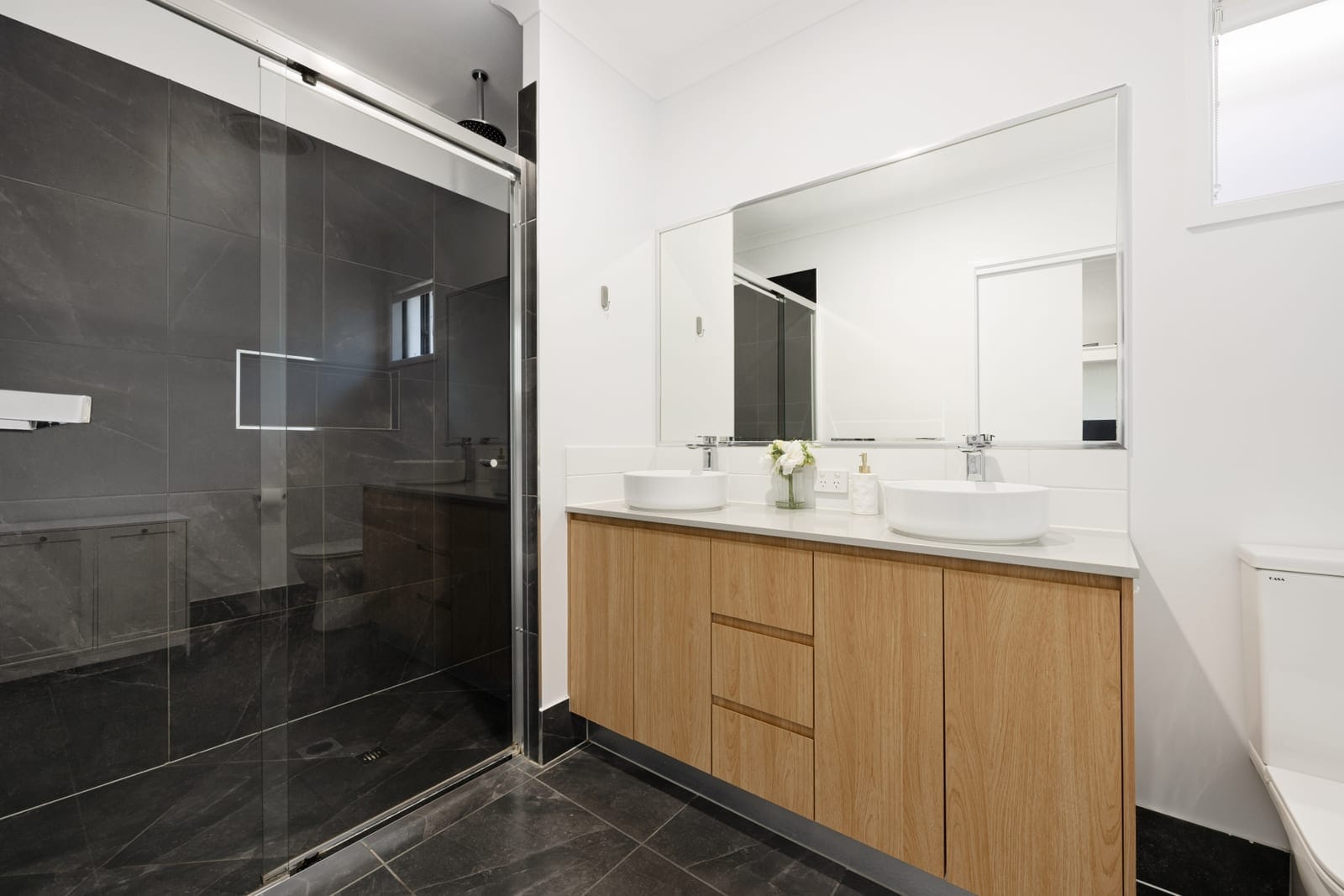 Stylish Family Home + SPA + Solar - Just Minutes from the Sand and Surf!