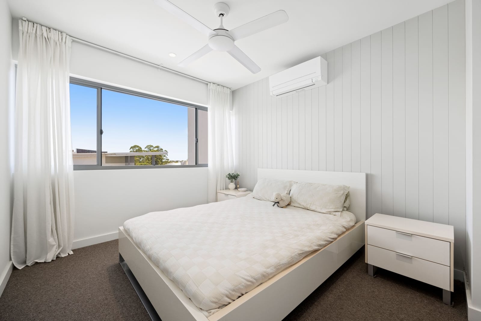 Coastal Living Redefined: Stunning Waterfront Retreat in the Heart of Maroochydore