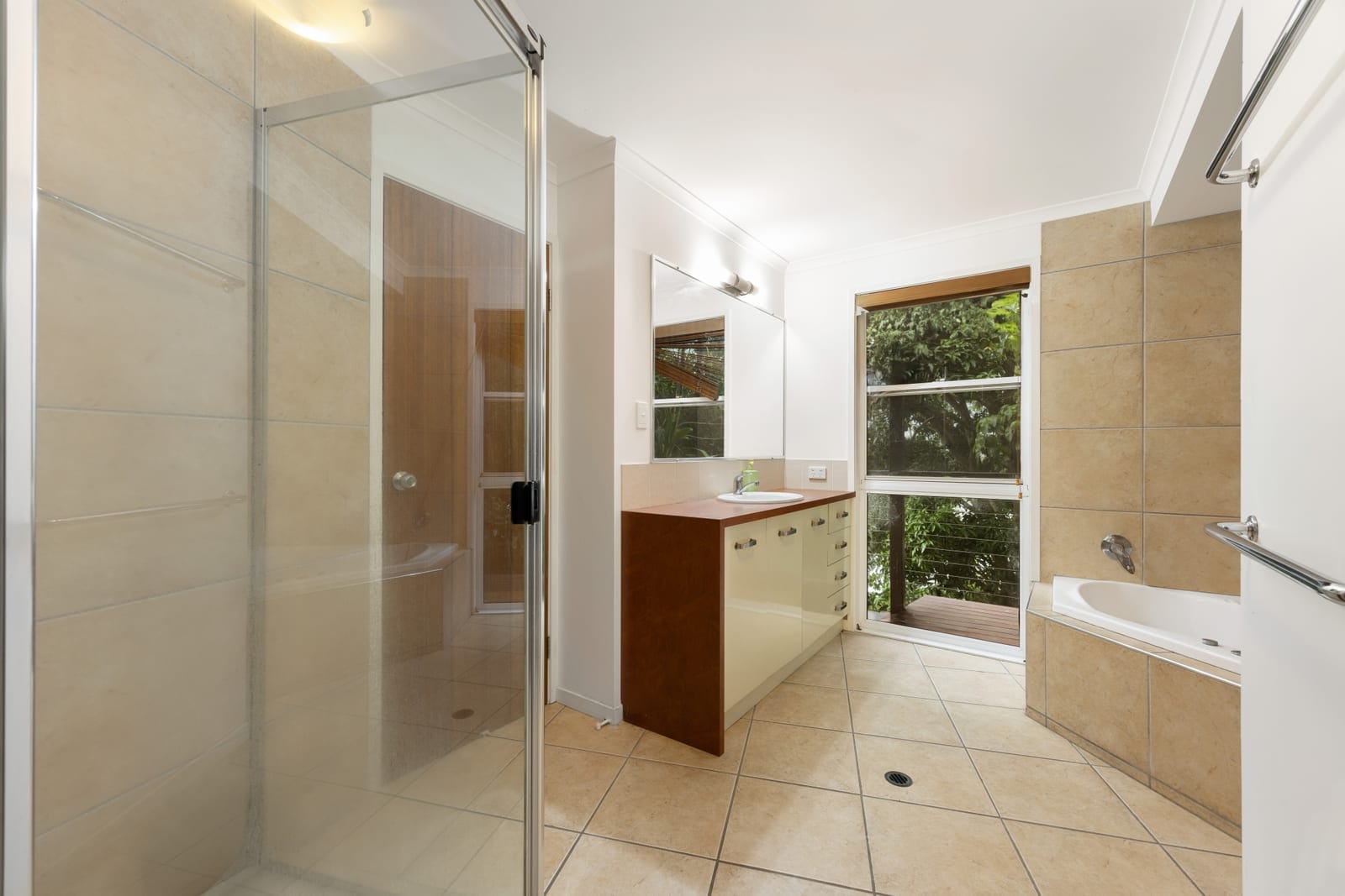 Sold by Ollie Lehmann & Angelina Sweeney
